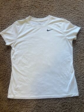 Women’s medium Dri-fit Nike White Short Sleeve Tee